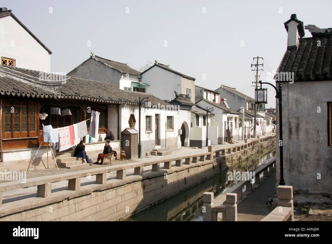 Wasser Seite Häuser entlang der historischen Grachten in Suzhou, China Stockfoto
