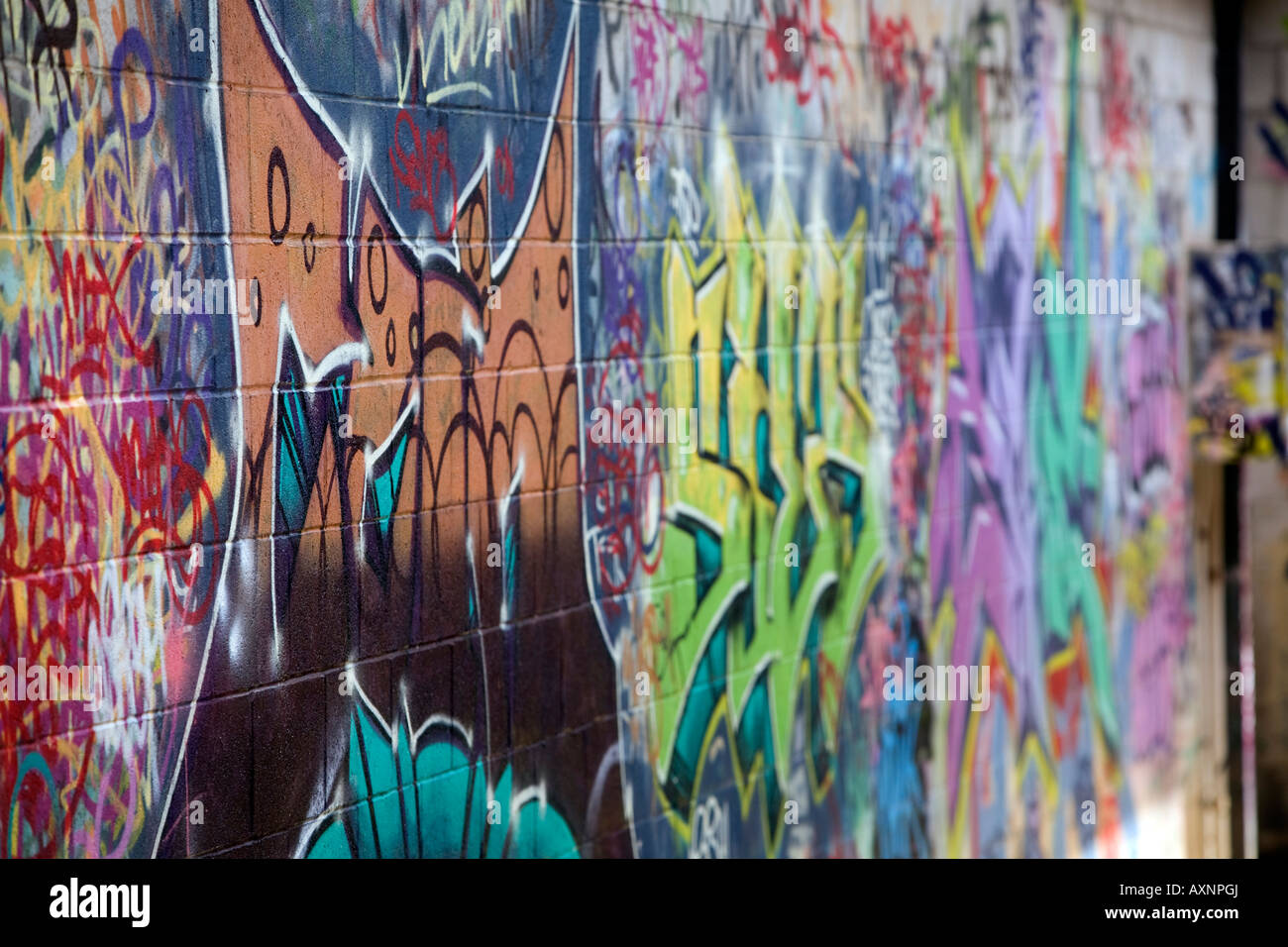 Graffiti-Kunstwerk auf einem Abflussgitter Wand, Sydney Stockfoto