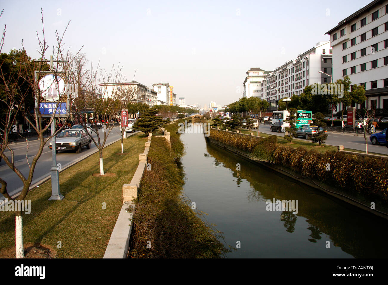 Hauptstraße in Suzhou, China Stockfoto