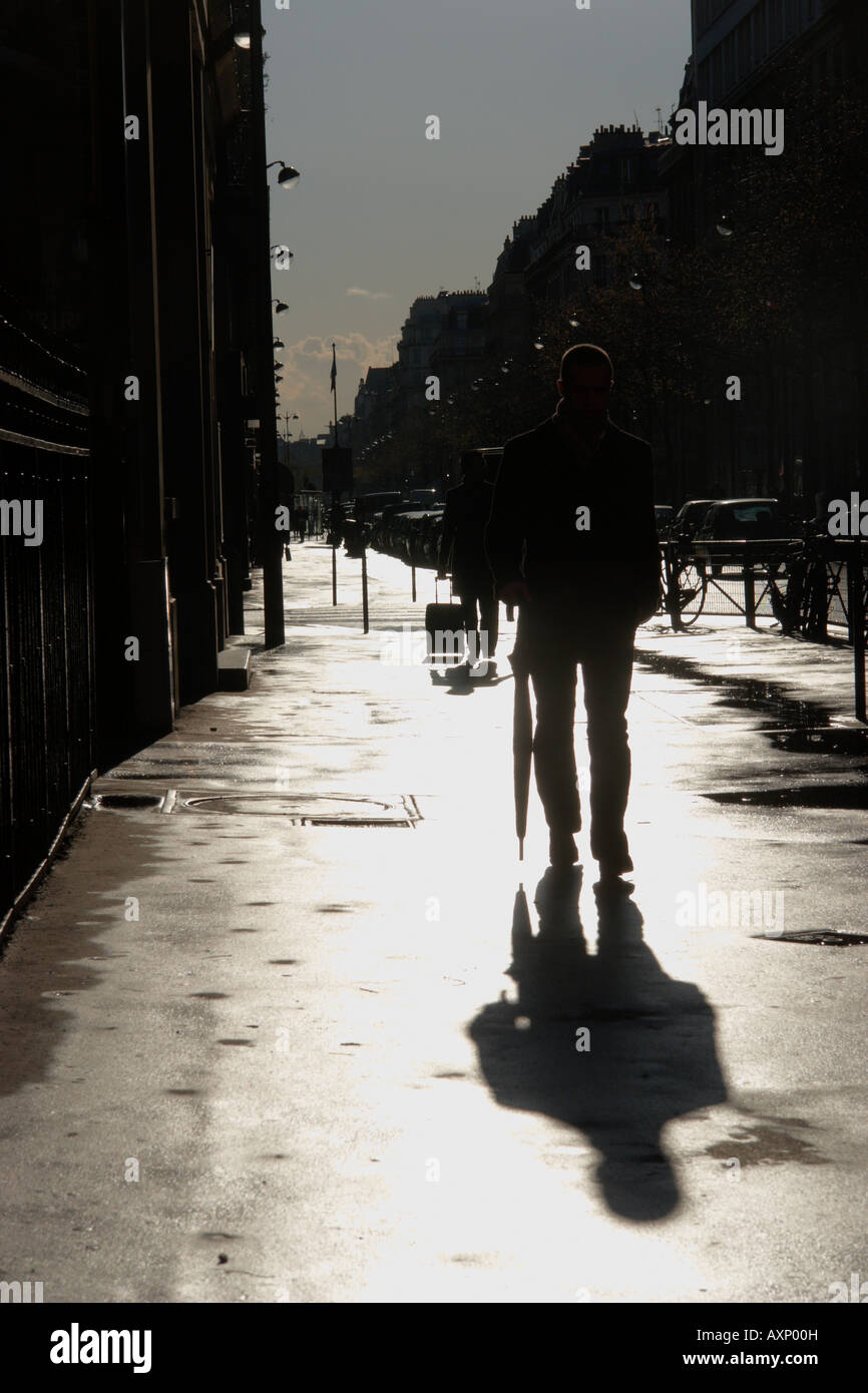 Starker Sonneneinstrahlung nach einer Periode der Regen in Paris Frankreich Stockfoto