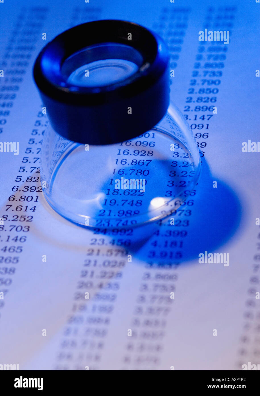 Ein genauerer Blick auf die Zahlen Stockfoto