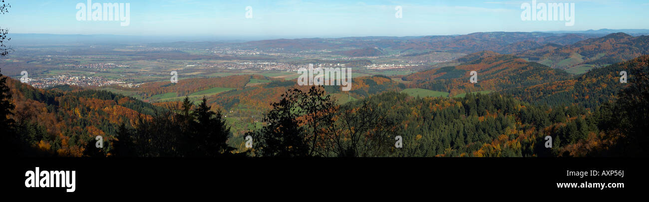 Blick über den Schwarzwald und Breisgau Tal vom Rosskopf Hügel an einem Herbsttag Stockfoto