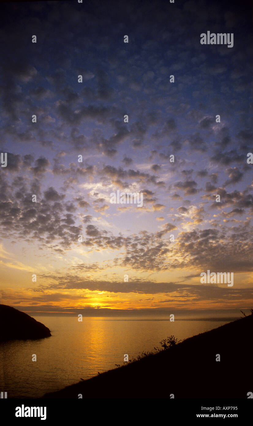 Sonnenuntergang über dem Hafen von still und ruhig Sommerabend Stockfoto