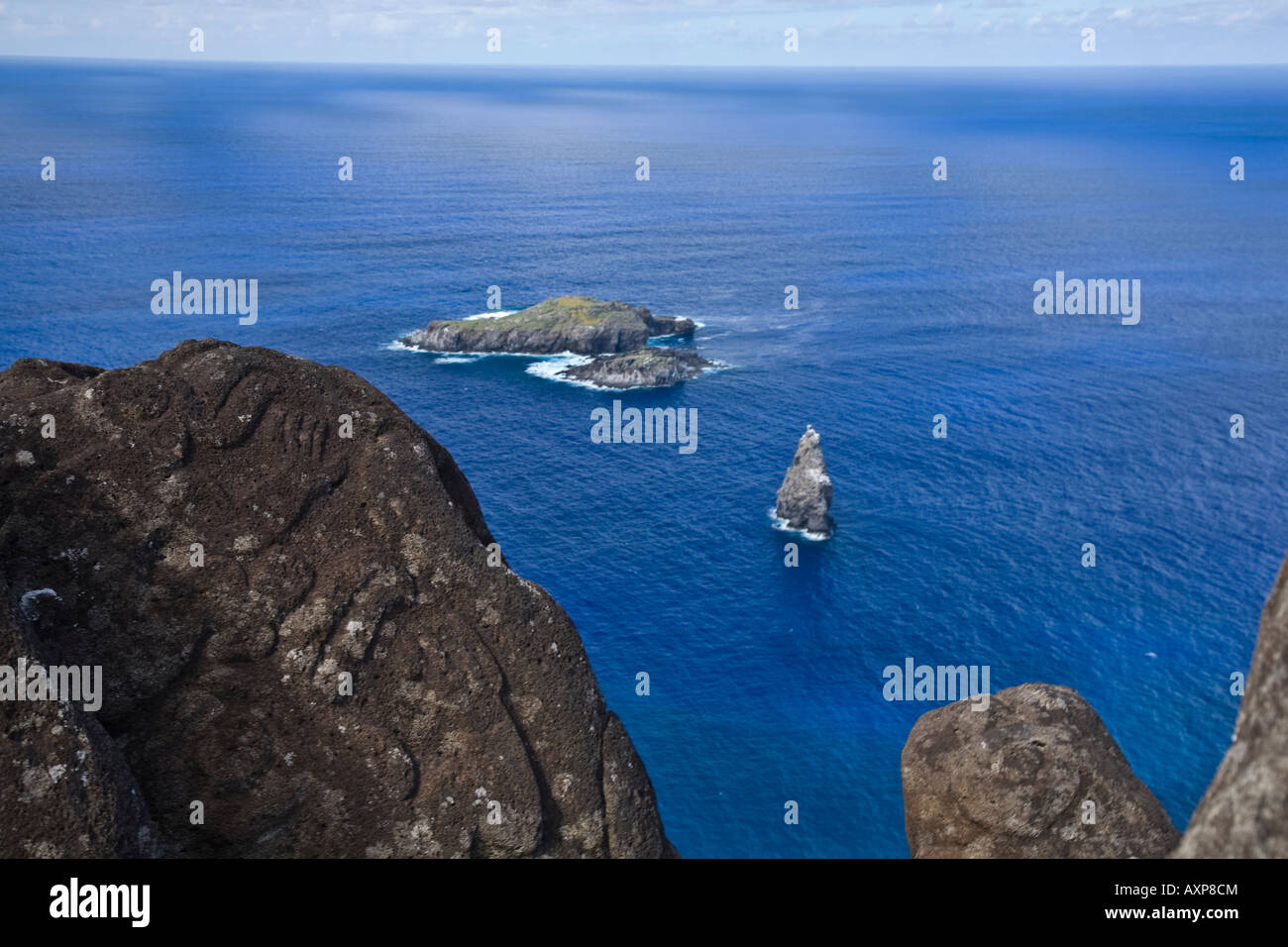 Moto-Nui-Insel von der Vogelmann-Kult von Orongo Village mit Birdman Petroglyphen zu sehen Stockfoto