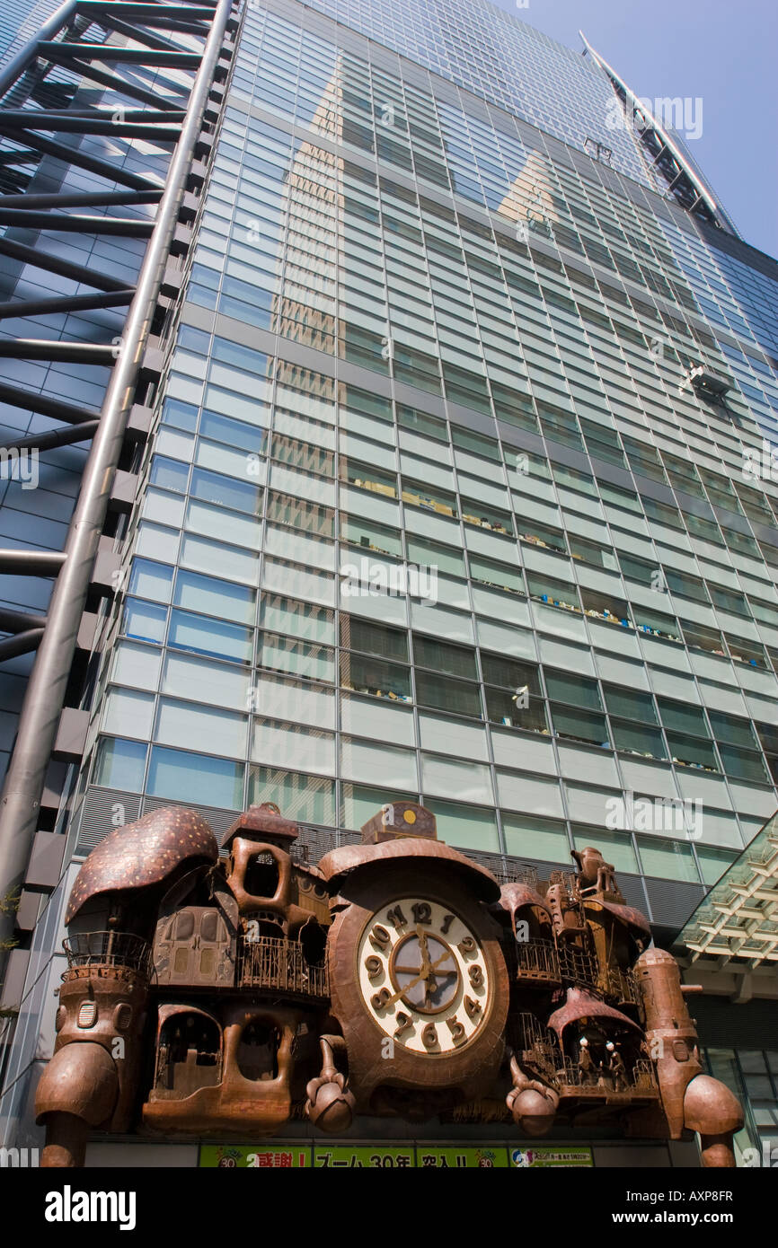 Riesigen Kupfer mechanische Figur Uhr auf NTV Hauptsitz Bürogebäude in Shiodome Bezirk von Tokio Japan Stockfoto