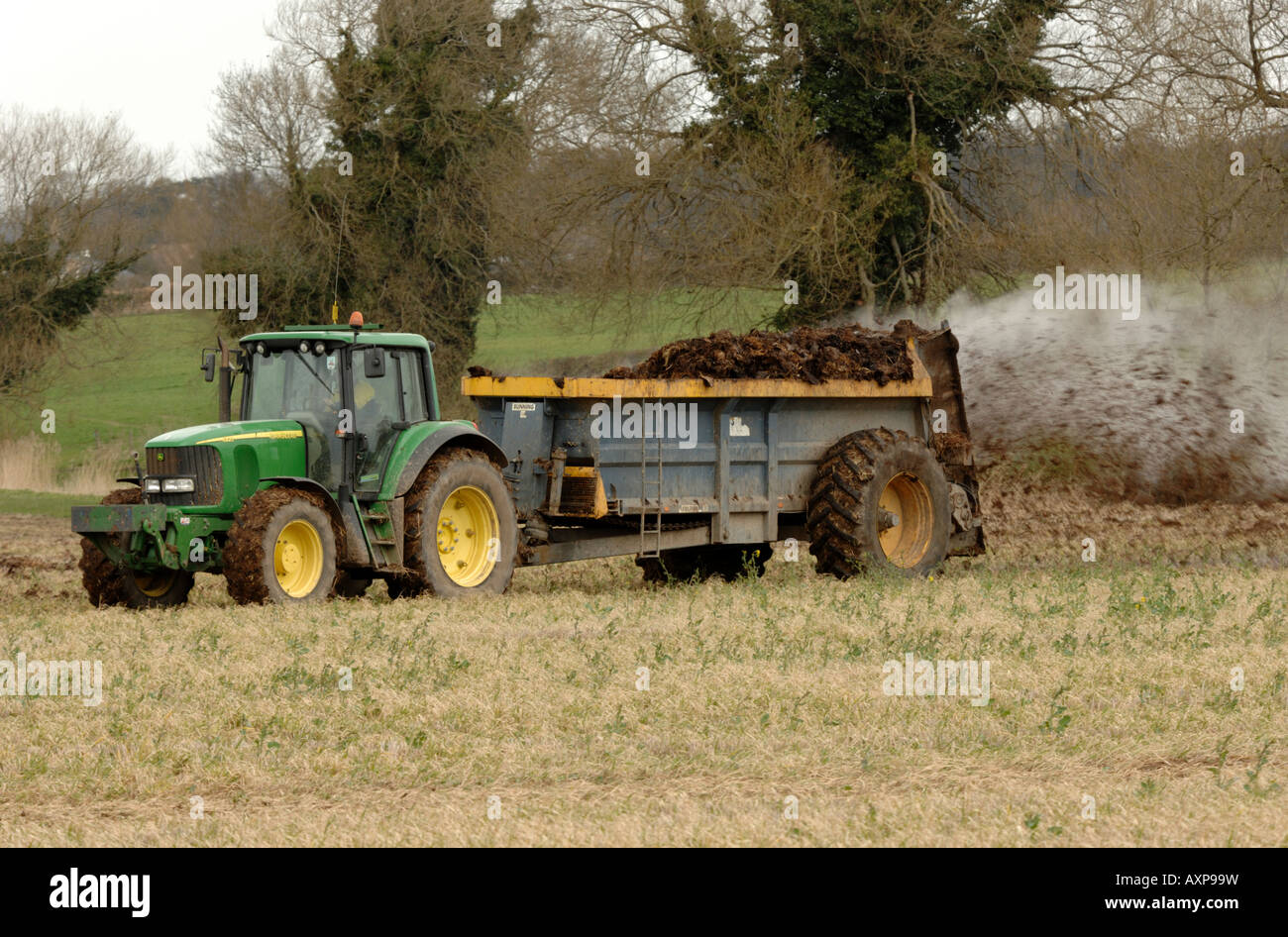 Dreck im zeitigen Frühjahr zu verbreiten. Chippenham, Cambs Stockfoto