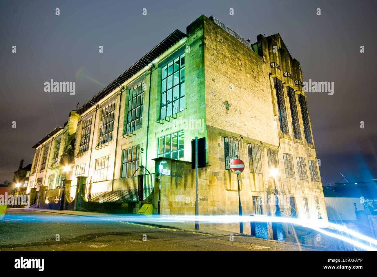 Glasgow-Kunstschule in der Nacht. Stockfoto