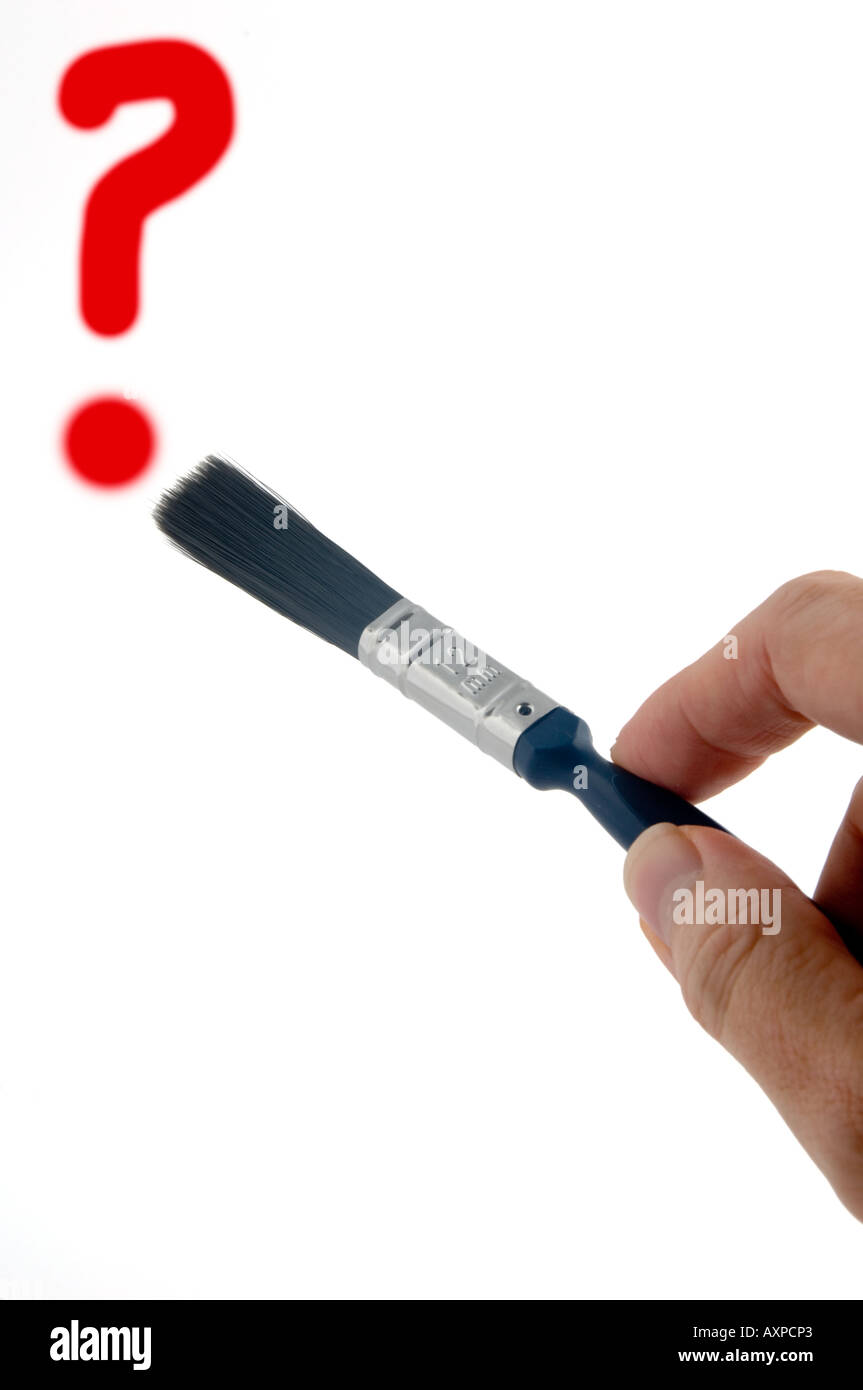 Hand mit Pinsel malen ein Fragezeichen, die Wahl der richtigen Farbe Stockfoto