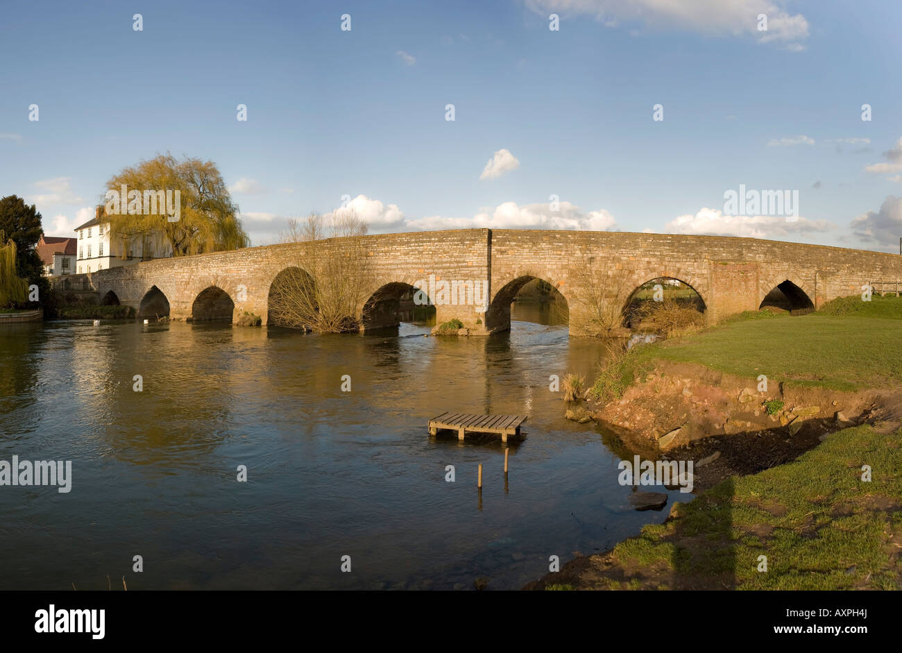 mittelalterliche Brücke über den Fluss Avon Bidford auf Avon Warwickshire Midlands England uk Stockfoto