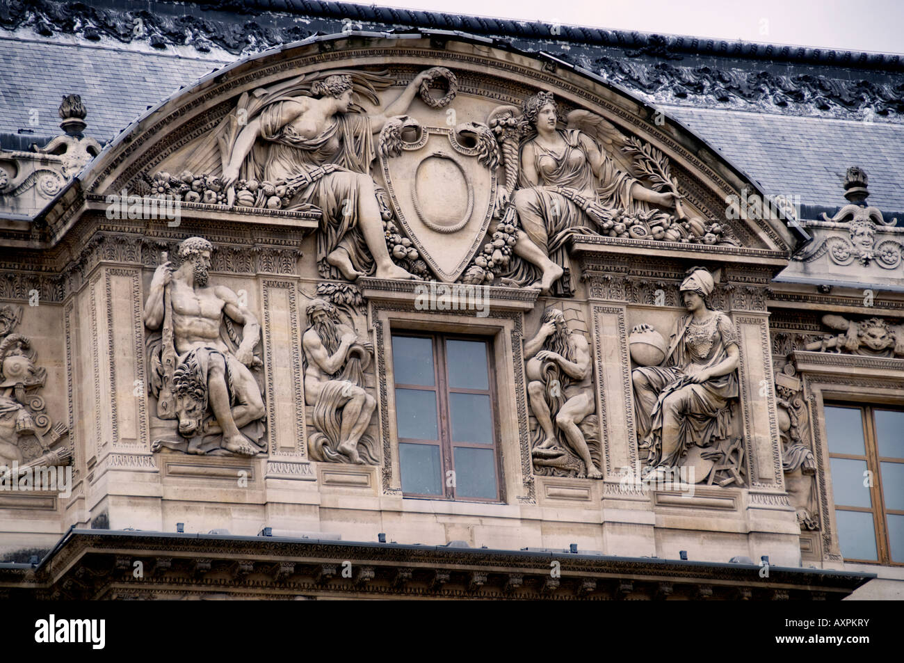Louvre Fassade Skulptur Statue Kunst Kultur Kunstgeschichte Paris Stockfoto