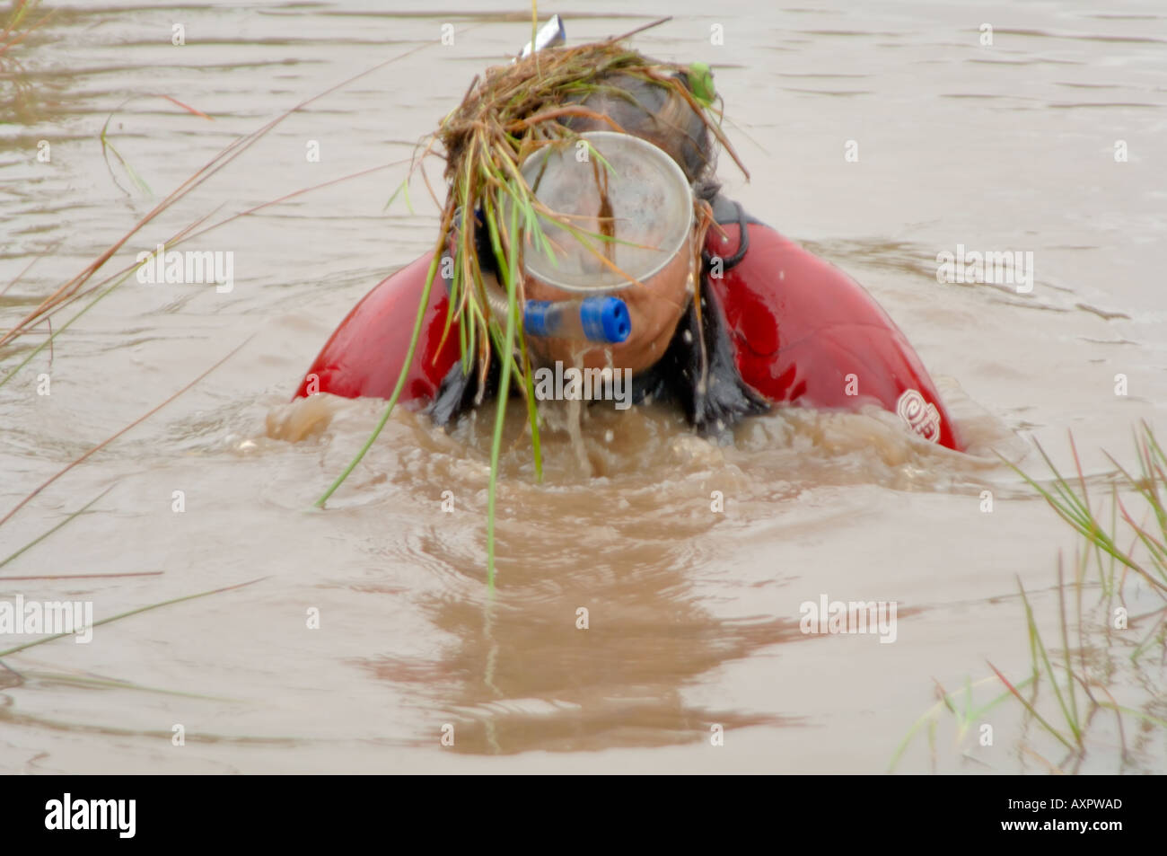 Wettbewerber in den jährlichen Weltmeisterschaften Bog Schnorcheln Stockfoto