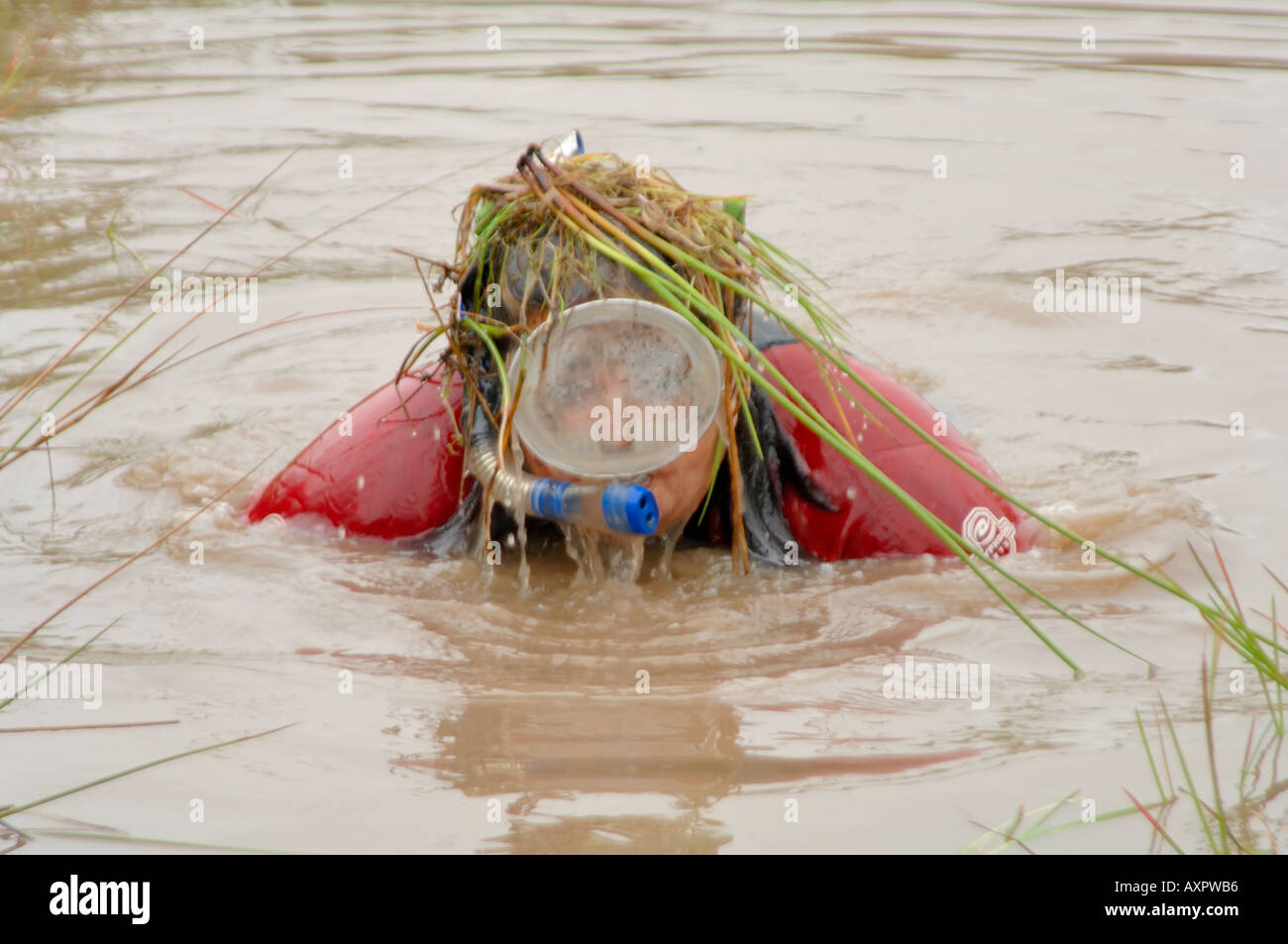 Wettbewerber in den jährlichen Weltmeisterschaften Bog Schnorcheln Stockfoto