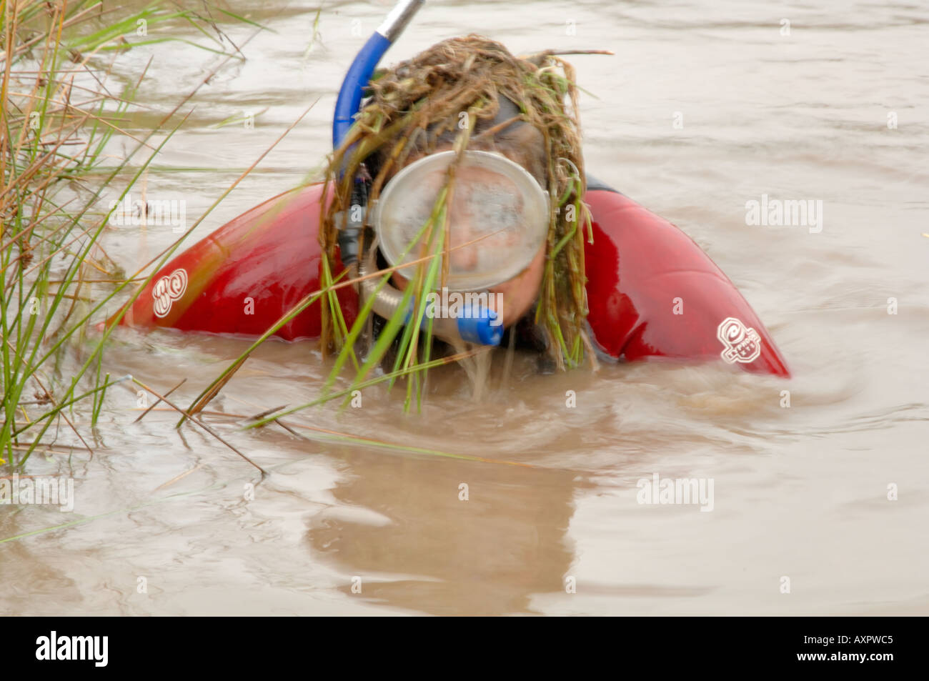 Wettbewerber in den jährlichen Weltmeisterschaften Bog Schnorcheln Stockfoto