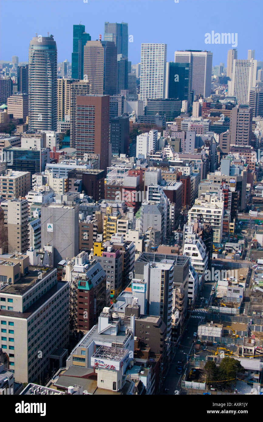 Luftaufnahme von Gebäuden der Stadt Tokio in Bezirken Shimbashi und Roppongi Stockfoto