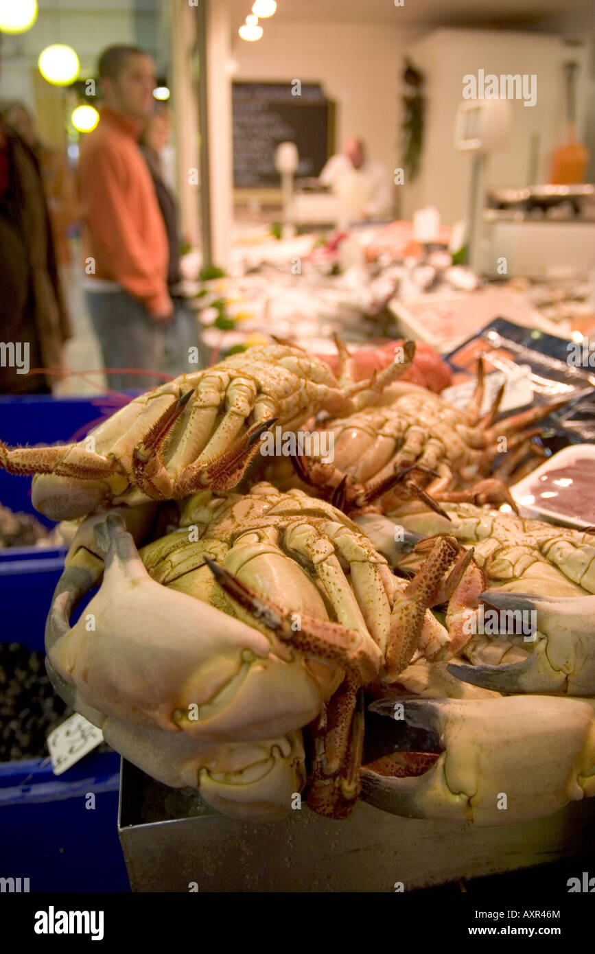 Taschenkrebse auf dem Display in die Beresford street Fish Market St Helier Jersey gekocht Stockfoto