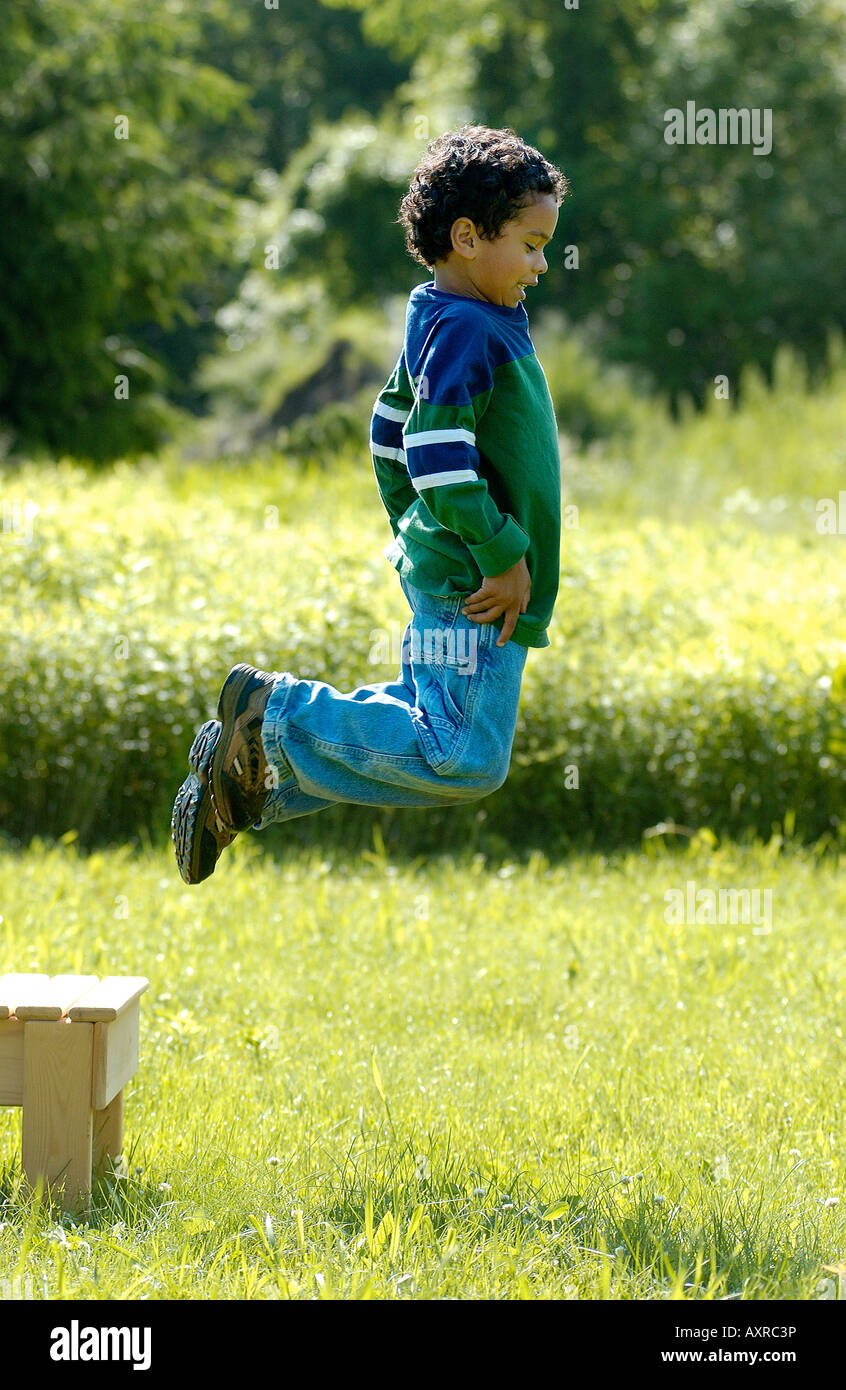 Junge, springen Stockfoto