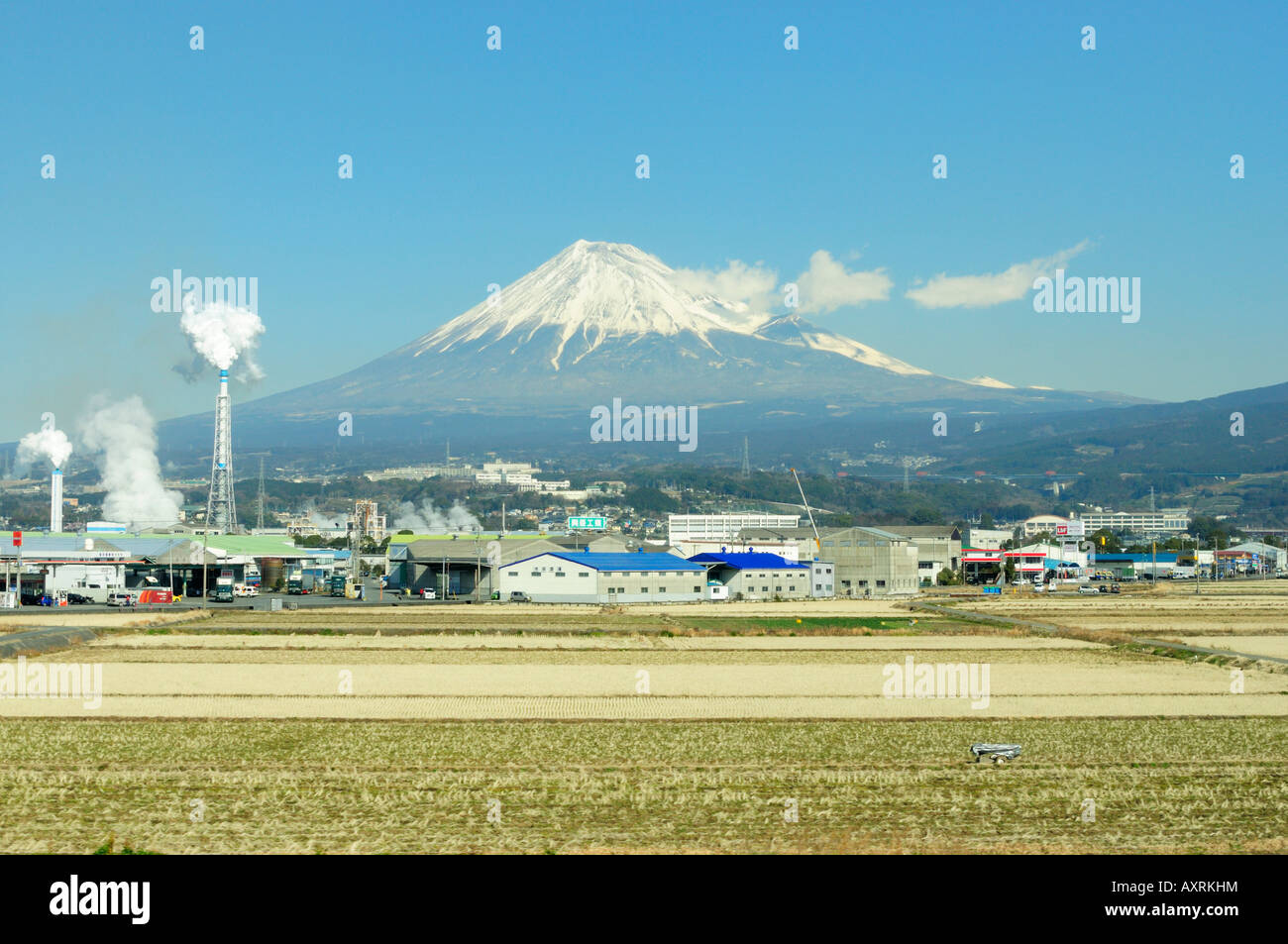 Mt. Fuji gesehen von der japanischen Shinkansen-Hochgeschwindigkeitszug, Shizuoka Präfektur JP Stockfoto