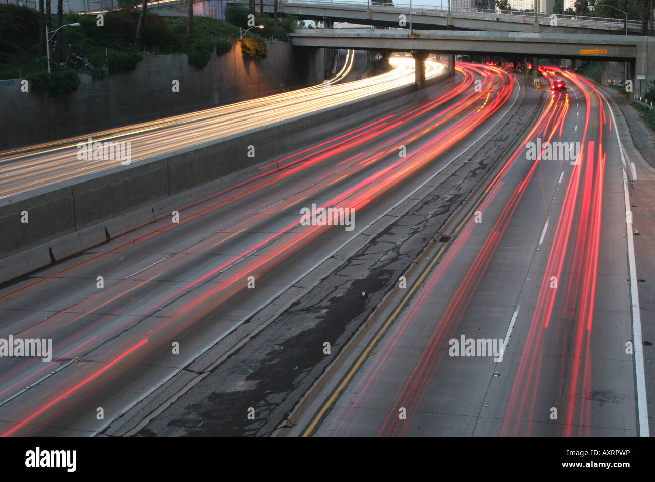Die 110 Freeway in der Innenstadt von Los Angeles, Kalifornien während der Rush hour Stockfoto