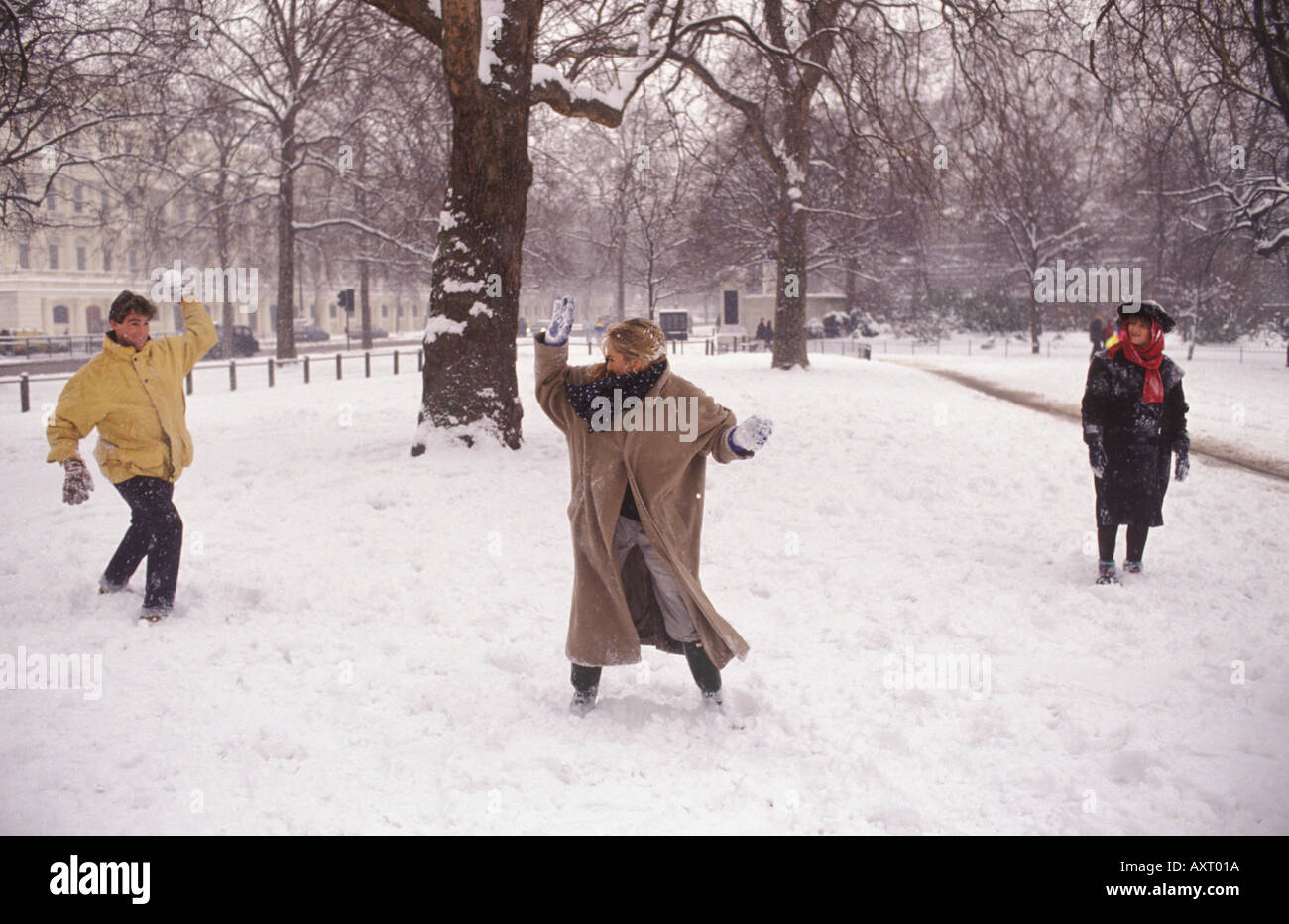 Schnee in London 1990s UK St James Park London England 1991. HOMER SYKES Stockfoto