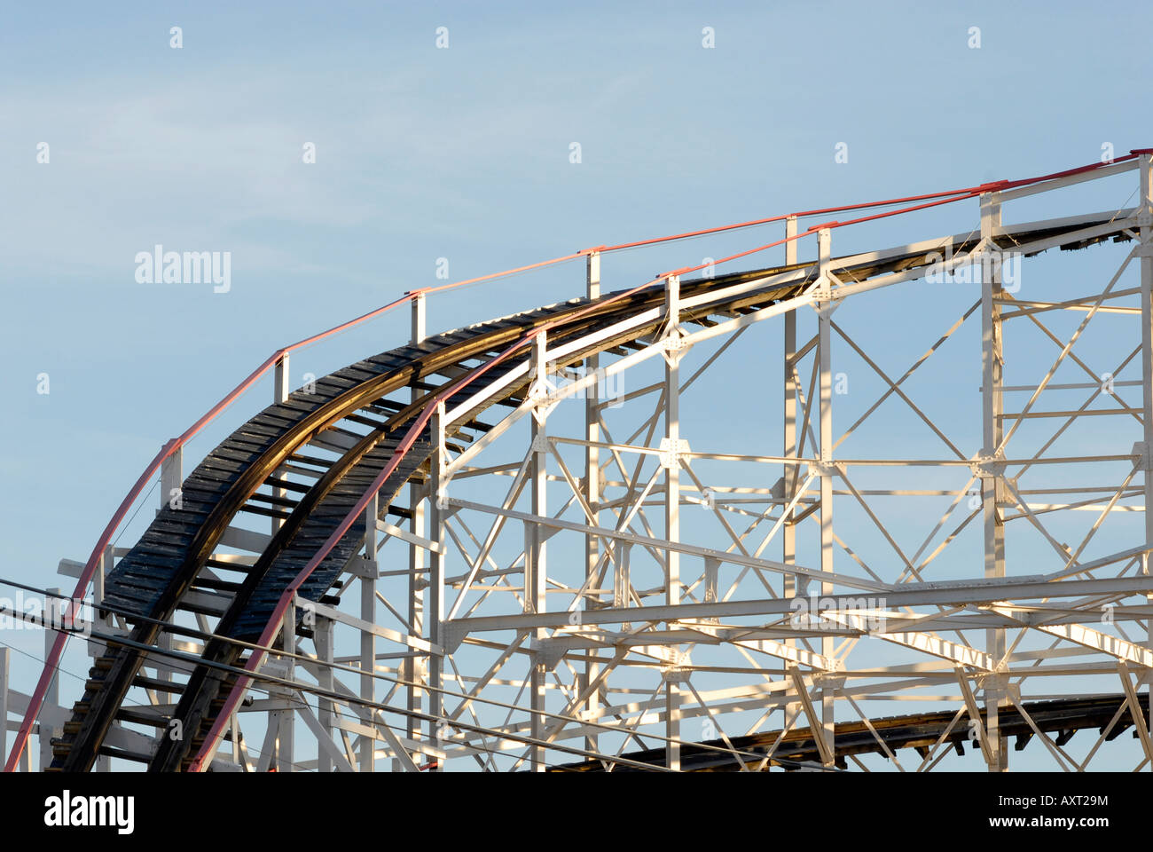 Zyklon Rollercoaster Track Coney Island Brooklyn New York Fahrt Freizeitpark nach unten Stockfoto