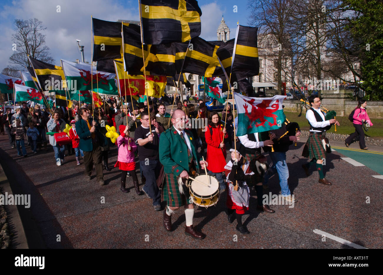 Start der Parade vor dem Rathaus für jährliche St Davids Day March in Cardiff South Wales UK EU Stockfoto