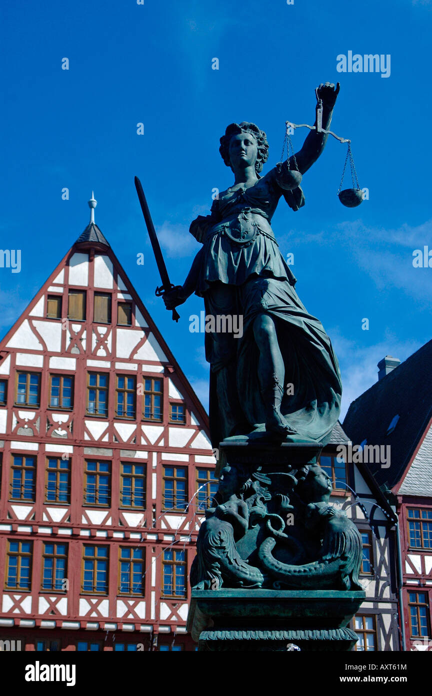 Die Justitia-Skulptur in der Roemer-Frankfurt am Main Deutschland Stockfoto