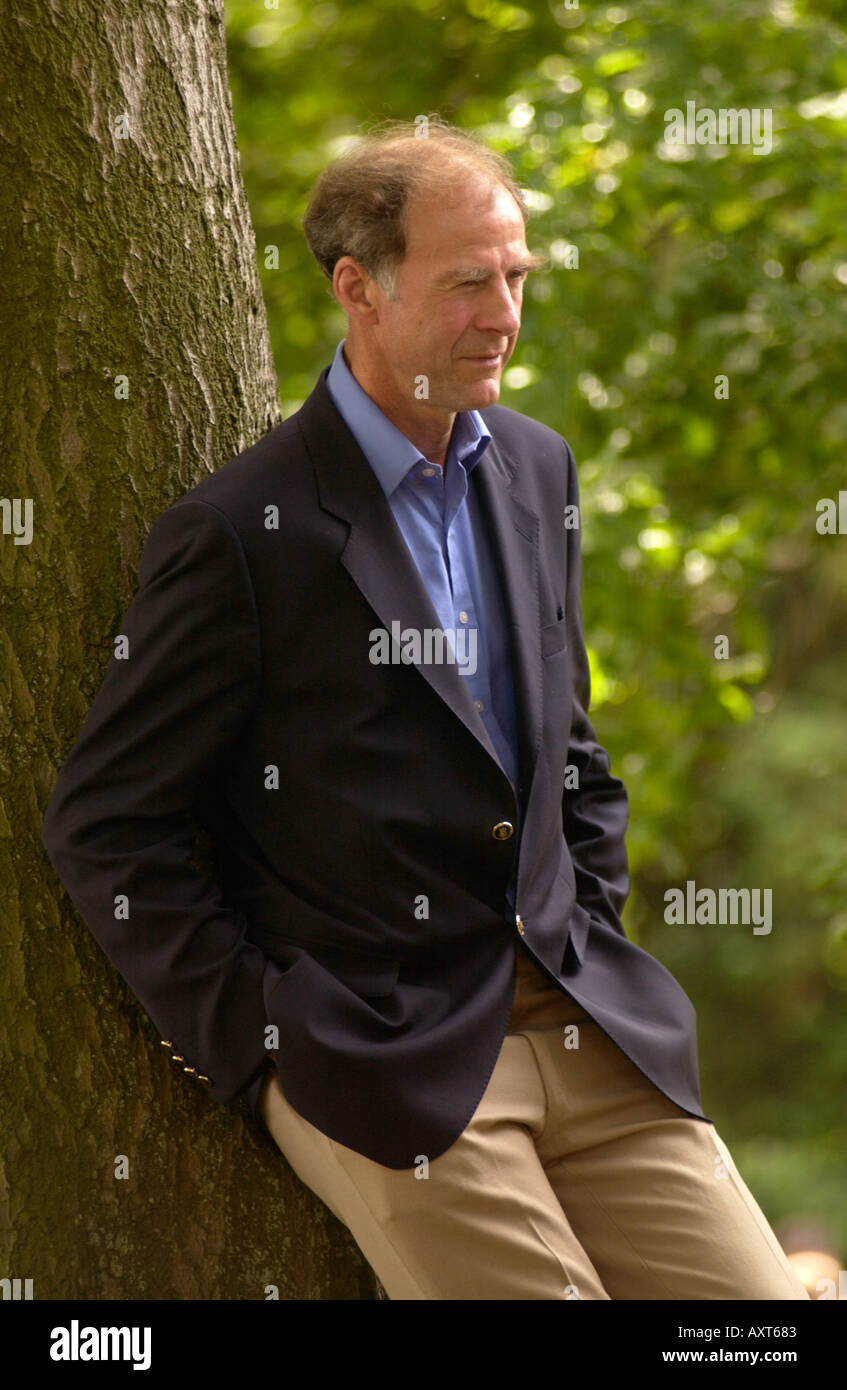 Explorer Sir Ranulph Twisleton Wykeham Fiennes abgebildet bei The Guardian Hay Festival Hay on Wye Powys Wales UK Stockfoto