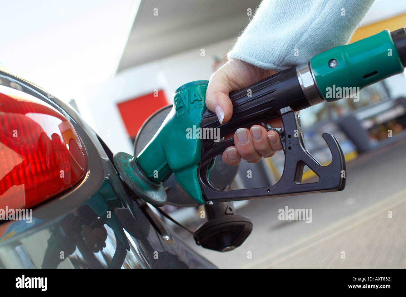 füllt sich mit Blei kostenlose Benzin Stockfoto