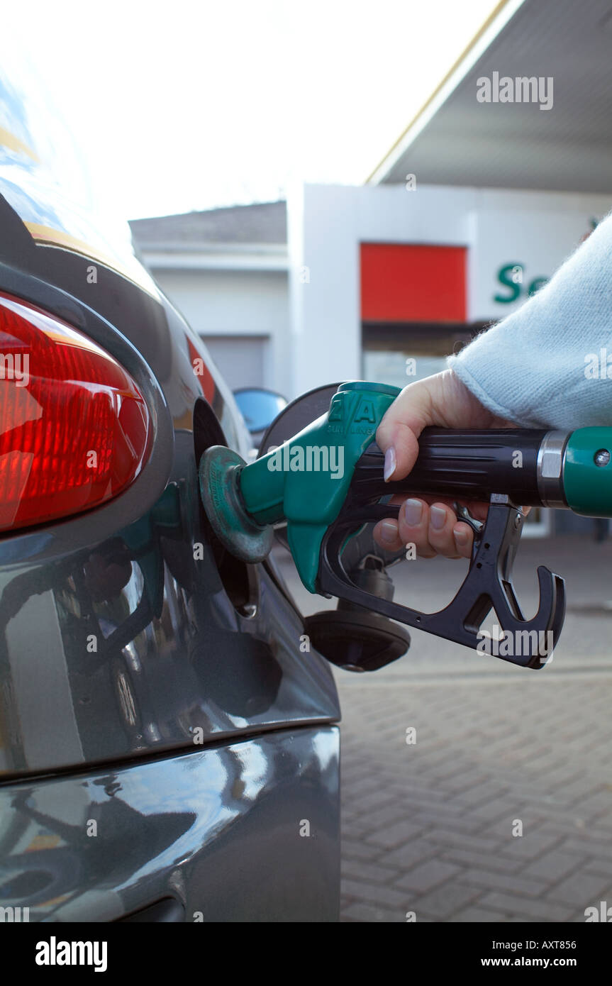 füllt sich mit Blei kostenlose Benzin Stockfoto
