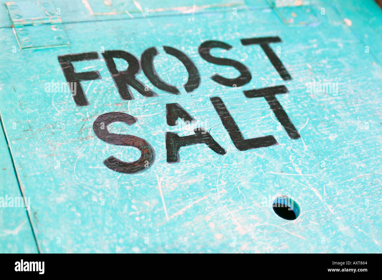 Dispenser für Salz auf vereisten Straßen und Bürgersteige Stockfoto