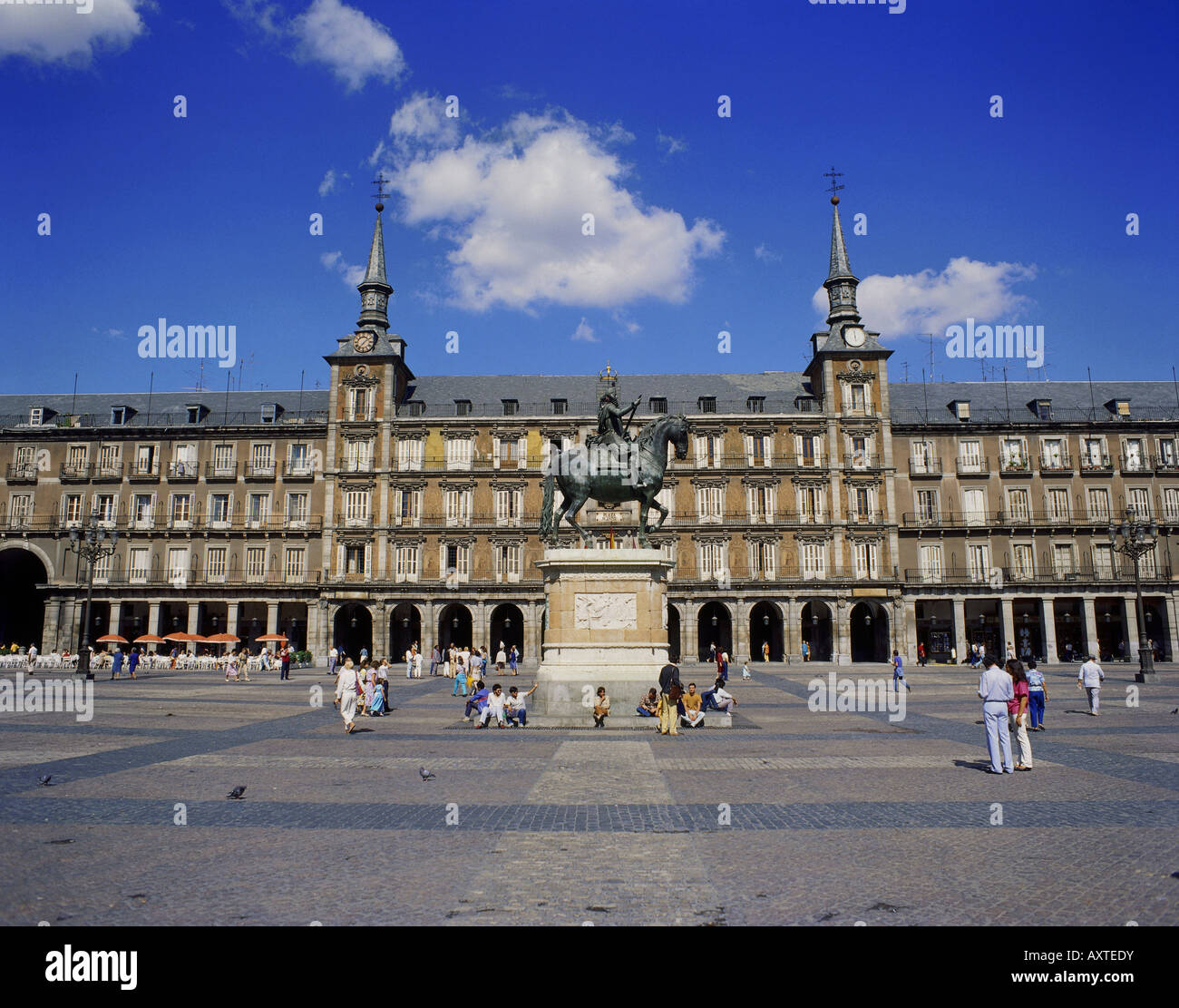 Geographie / Reisen, Spanien, Madrid, Quadrate, Plaza Mayor mit Denkmal von Philipp III. (durch Juan de Bolonia und Pietro Tacca) Buil Stockfoto