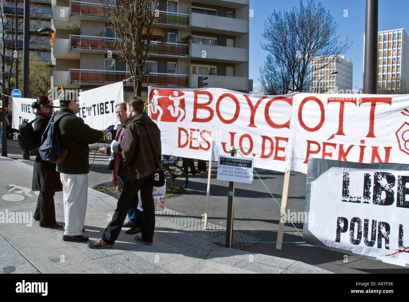 Paris FRANKREICH, Tibet Demonstration Tibetische Migranten 'Global Day for Tibet' Boykott des Olympischen Komitees, friedlicher Protest unterschreiben Protest gegen China Stockfoto