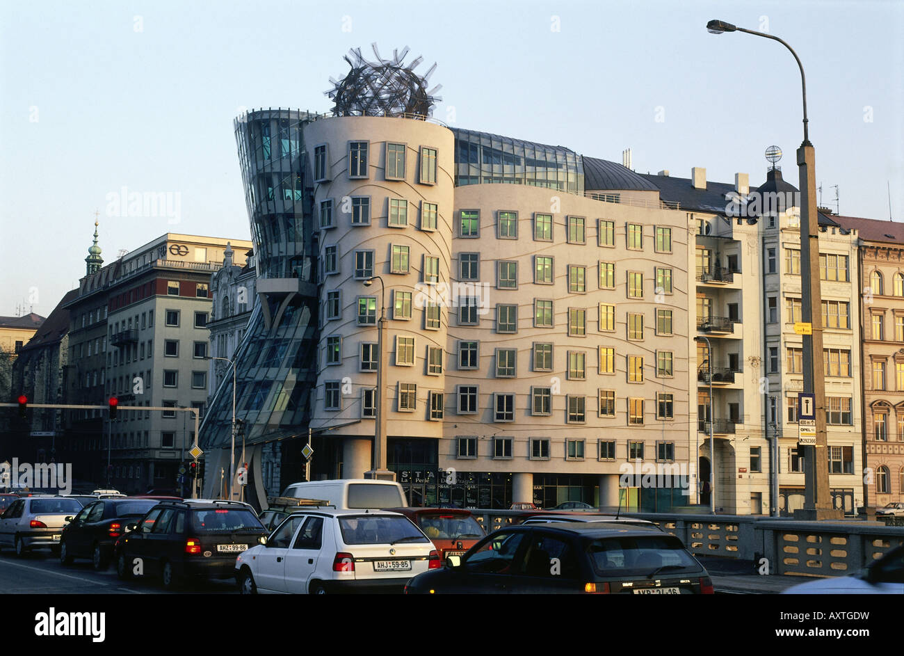 "Geographie / Reisen, Tschechische Republik, Prag / Praha, Gebäude, das" Tanzhaus "(Ginger und Fred), Architekt Frank O Gehry, Stockfoto