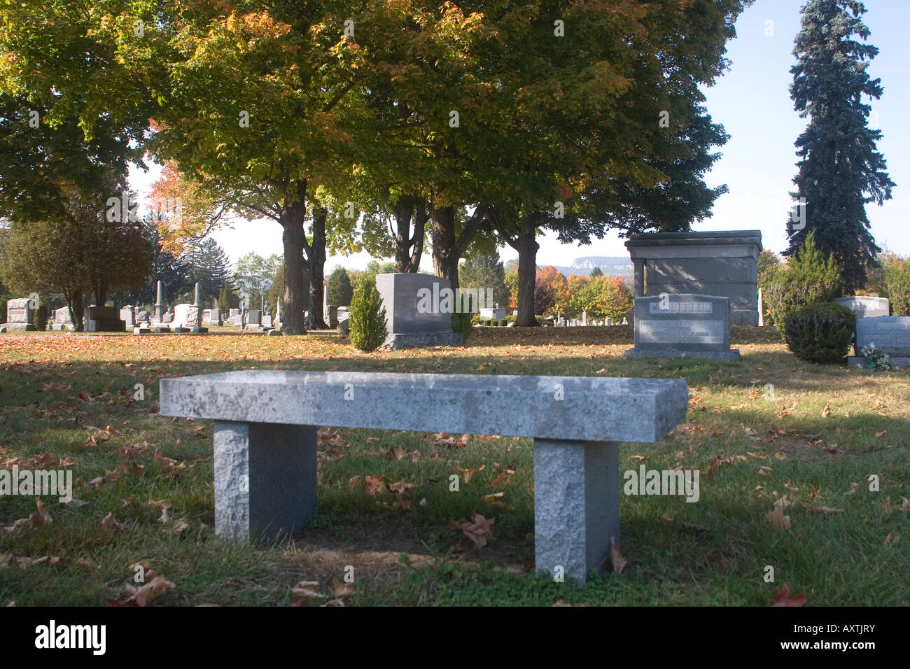 Ein Upstate NY Friedhof gegründet 1861, Soldaten unterzubringen, die im Bürgerkrieg gestorben weiterhin als Begräbnisstätte dienen Stockfoto