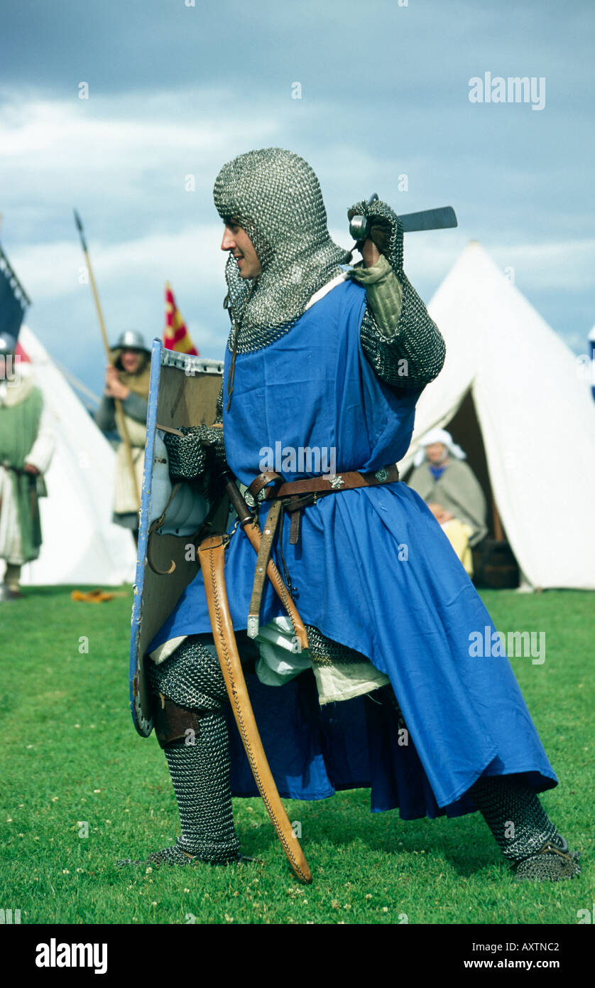 Mann verkleidet als Ritter zu einem historischen re Erlass Stockfoto
