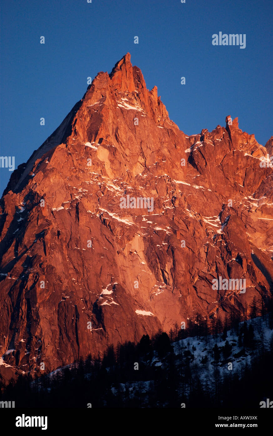 Chamonix-Nadeln: Aiguille de Blaitière (3522m), Aiguille du Fou (3501m) Stockfoto