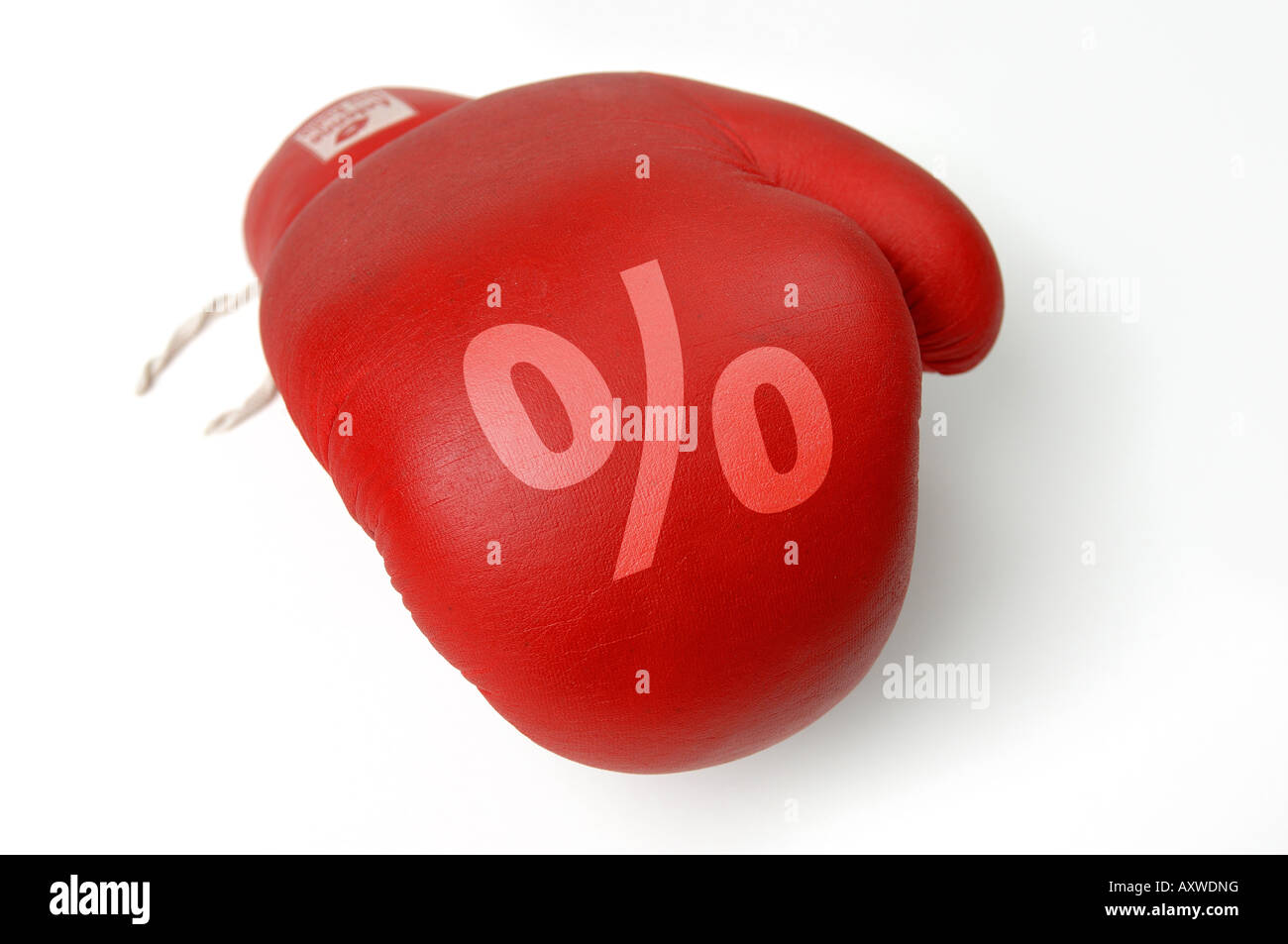 rote Boxhandschuh mit Prozentzeichen Stockfoto
