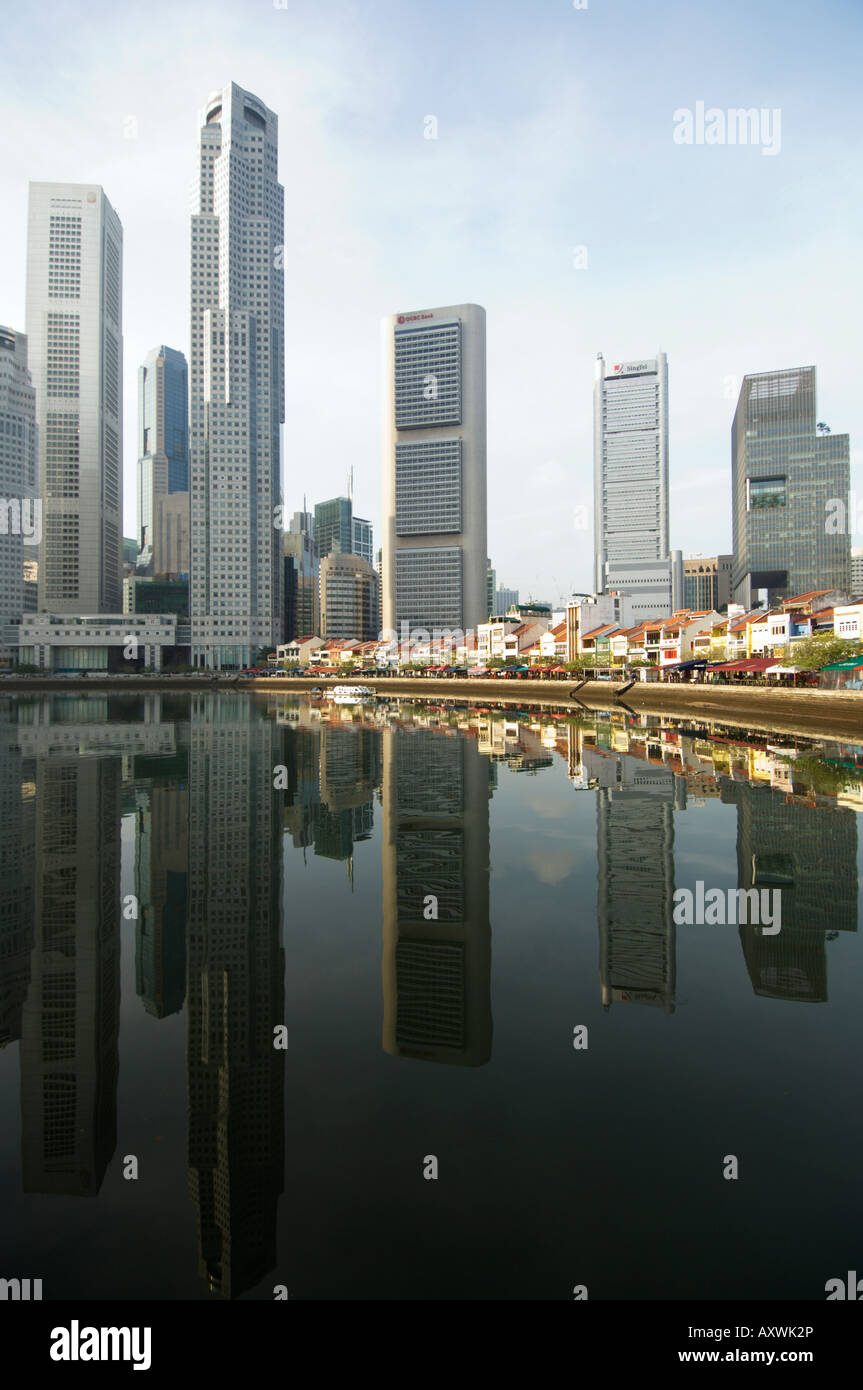 Am frühen Morgen, Boat Quay und den Singapore River mit dem Financial District hinter Singapur, Südostasien, Asien Stockfoto
