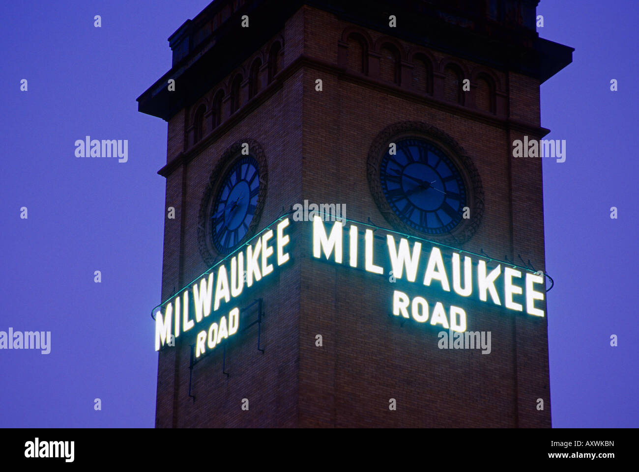 GLOCKENTURM DER HISTORISCHEN MILWAUKEE ROAD DEPOT IN DIE INNENSTADT VON MINNEAPOLIS, MINNESOTA, NUN DIE HEIMAT VON ZWEI HOTELS UND ANDEREN ANNEHMLICHKEITEN. Stockfoto