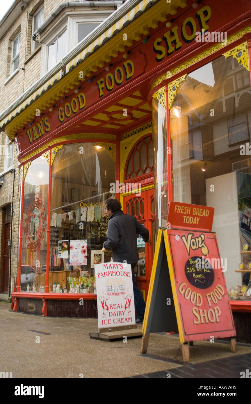 Van s gutes Essen Vollwert vegetarische Spezialitäten Shop Llandrindod wells Powys, Wales UK, außen, viktorianischen Shops Stockfoto