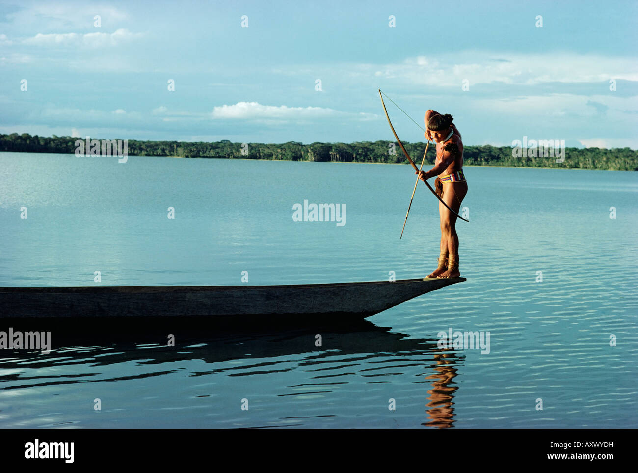 Indische Angeln mit Pfeil und Bogen, Xingu, Amazonas Region, Brasilien, Südamerika Stockfoto