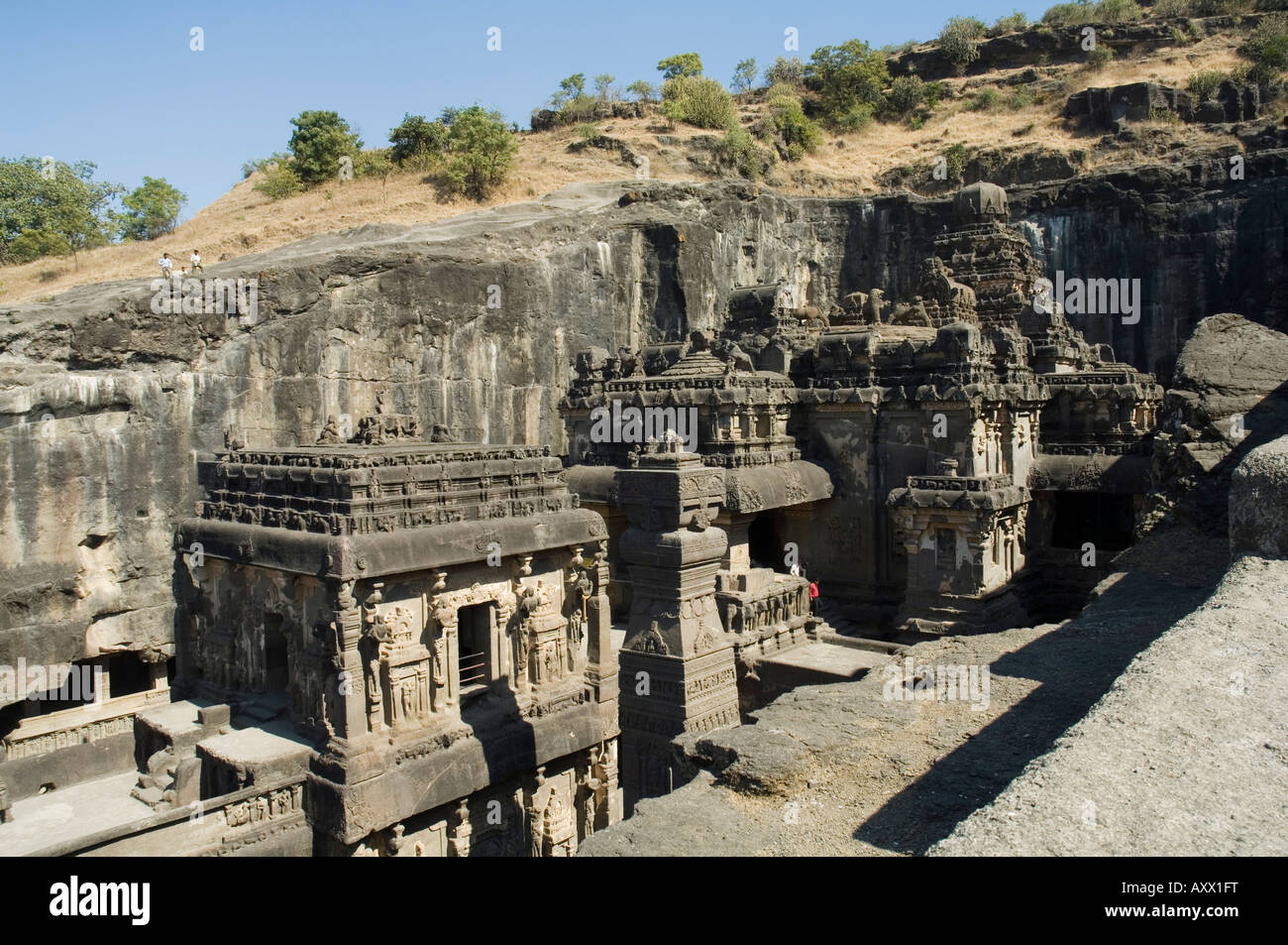 Die Ellora Höhlen, Tempel in festem Gestein, in der Nähe von Aurangabad, Maharashtra, Indien schneiden Stockfoto