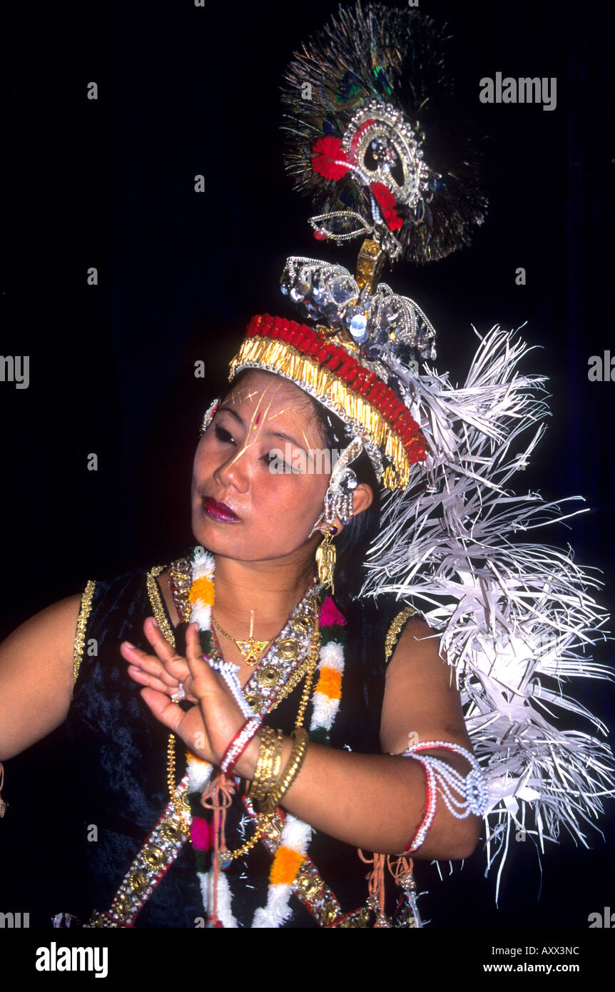 aufwendige Kostüm für Lai Haroba, dem traditionellen klassischen Tanz von Manipur, Nordost-Indien Stockfoto