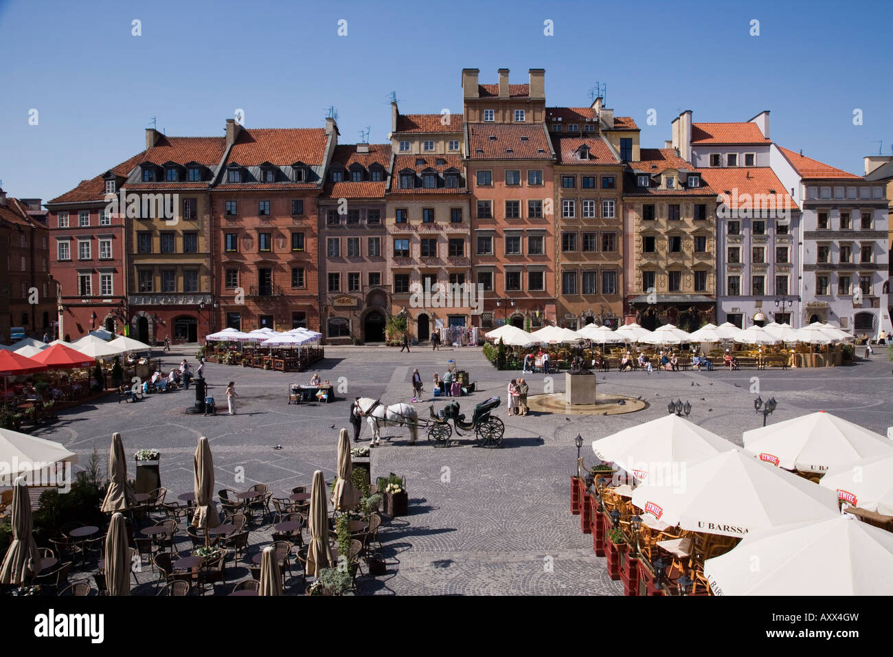 Bunte Häuser, Restaurants und Cafés der Altstädter Ring (Rynek Stare Miasto), UNESCO-Weltkulturerbe, Warschau, Polen Stockfoto