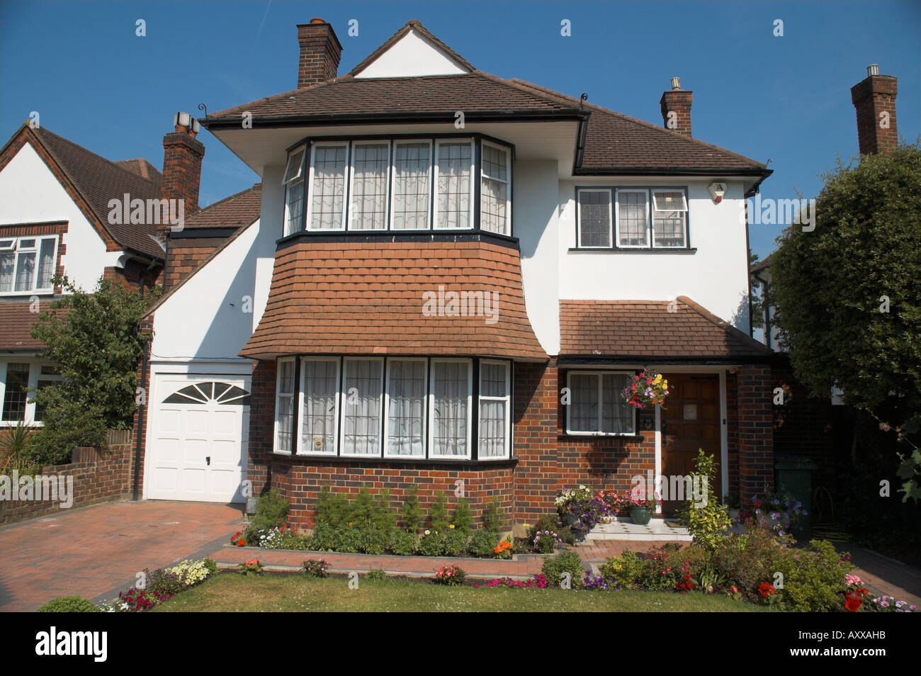 UK England Surrey freistehendes Haus im Stil der 1930er Jahre Stockfoto