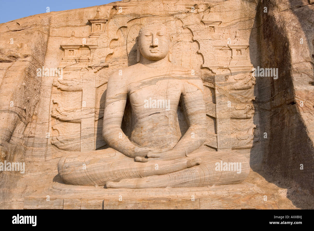 Rock geschnitzten Granit Bild des sitzenden Buddha, Gal Vihara, Polonnaruwa (Polonnaruva), UNESCO-Weltkulturerbe, Sri Lanka Stockfoto