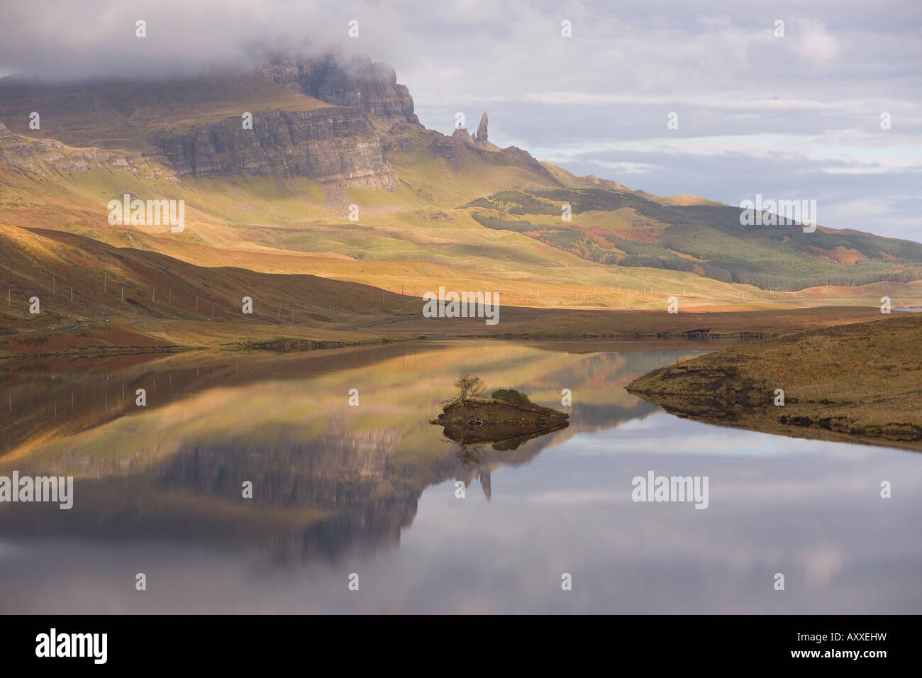 Loch Leathan, Old Man of Storr, Isle Of Skye, innere Hebriden, Westküste, Schottland, Vereinigtes Königreich, Europa Stockfoto