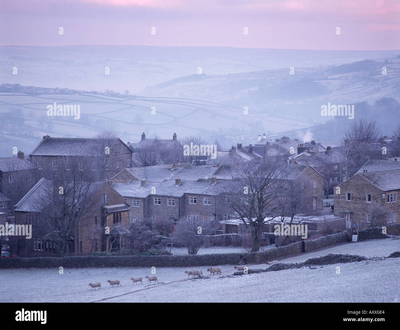 Ansicht von Haworth von Penistone Hill, West Yorkshire Stockfoto