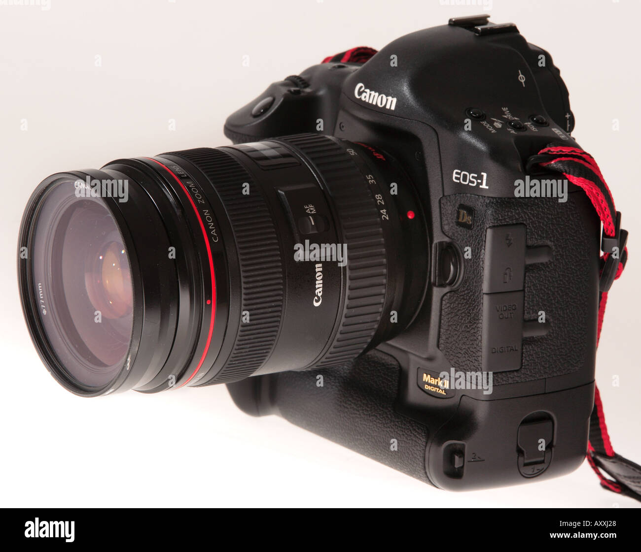 Canon 1Ds Mark2 Digitalkamera und 24-70mm f2.8L USM Objektiv Stockfoto