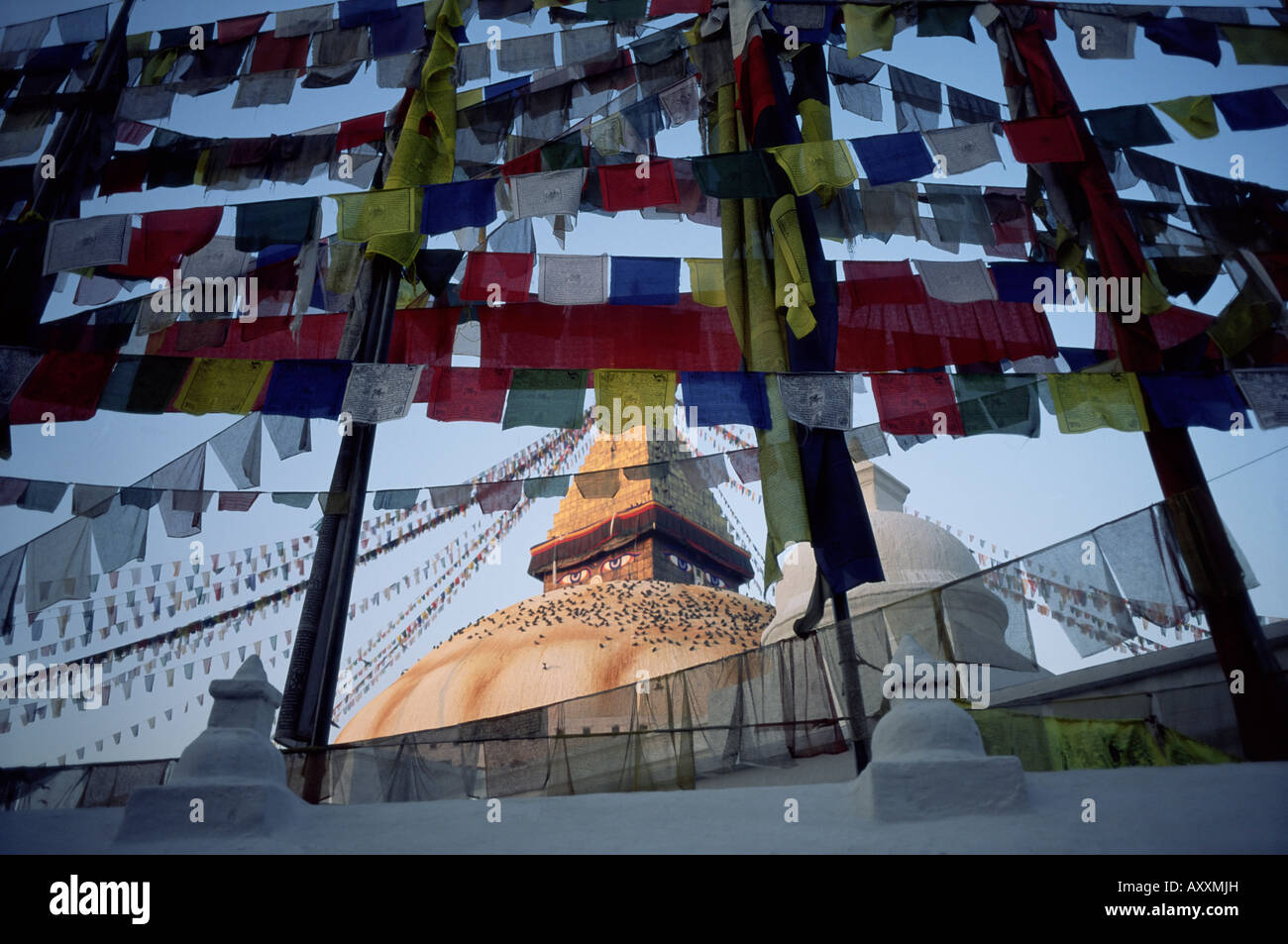 (Bodhnath) (Boudhanath) Bodnath Stupa mit buddhistischen Gebet Fahnen, Kathmandu, Nepal, Asien Stockfoto